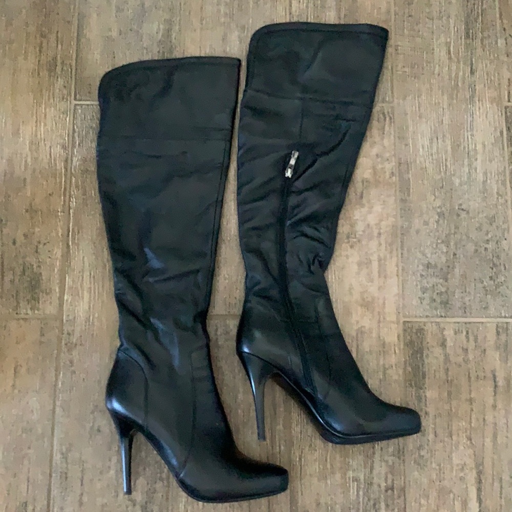 Popushier Knee High Black Leather Boots, Size 9.